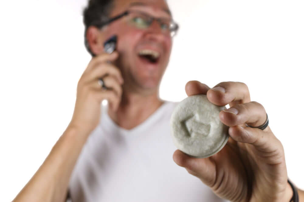 Fester Rasierschaum Bart weg!